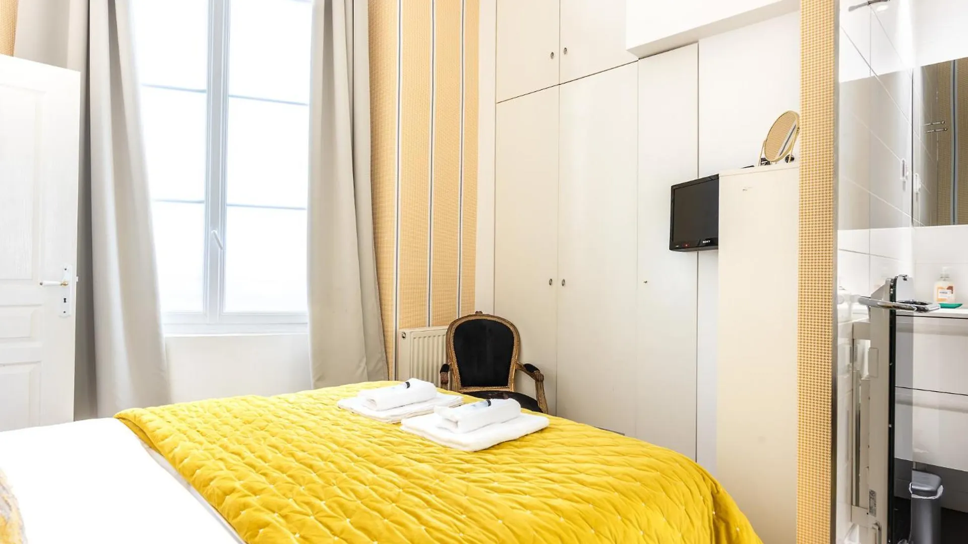 Luxury Typical Parisian Flat - 5 Min From Louvre דירה *