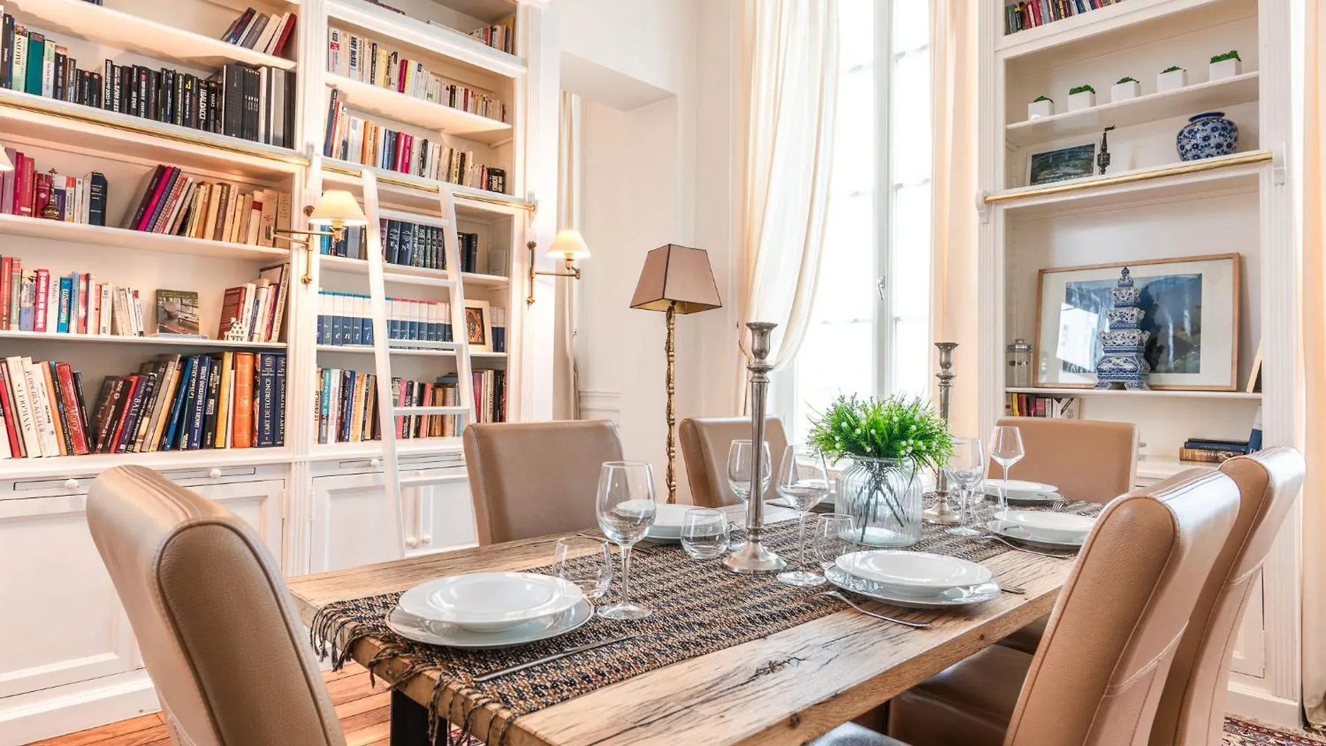 Luxury Typical Parisian Flat - 5 Min From Louvre Apartment Paris